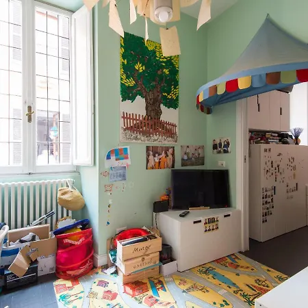 Coronari Enchanting Two Bedroom Apartment Rome